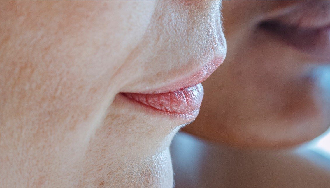 嘴唇薄